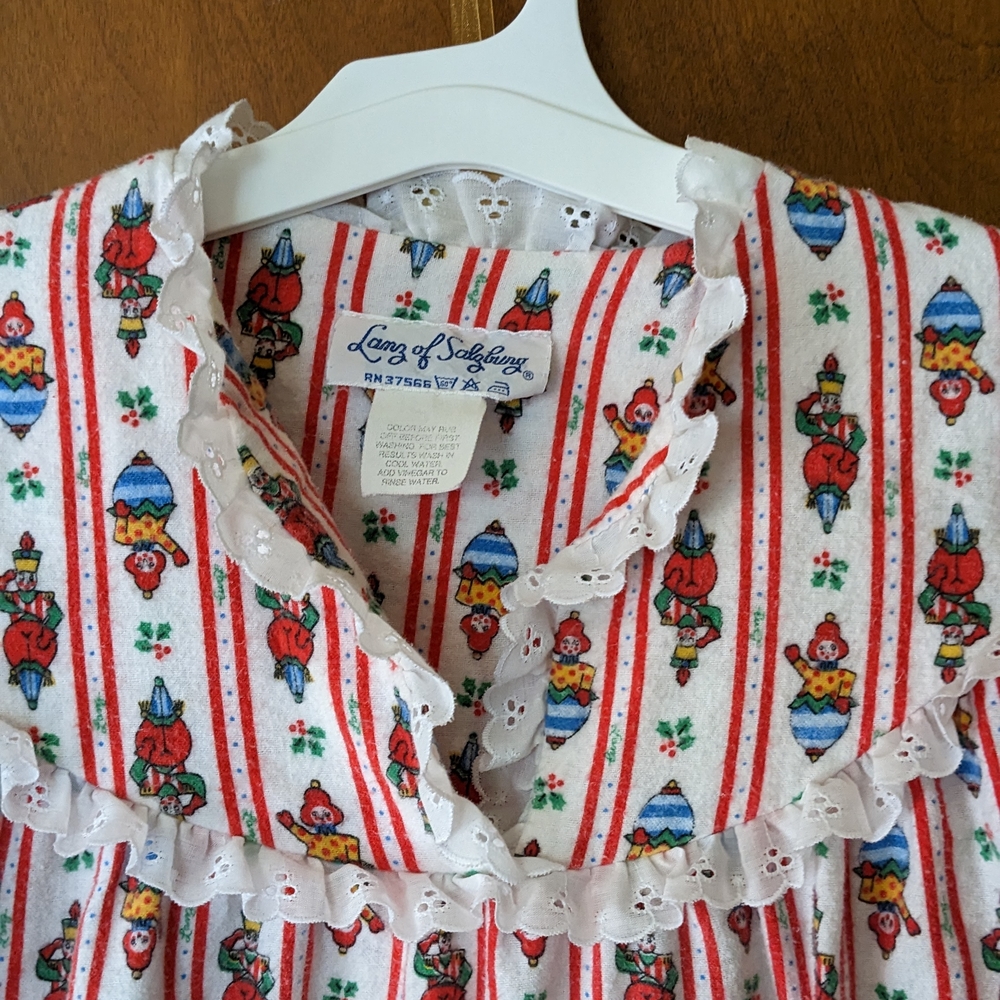 Lanz of Salzburg Women's Red and White Pajama Set